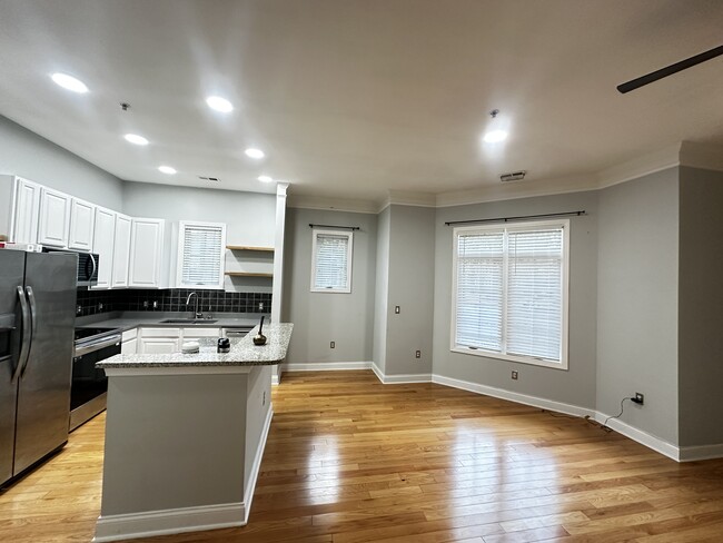 Kitchen / living room - 756 N Davidson St