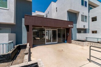 Building Photo - 625 E Del Mar Blvd