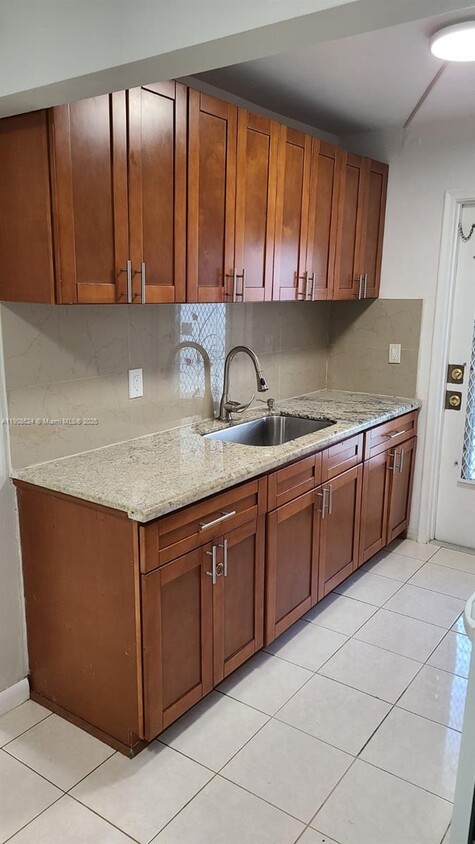 Foto principal - 1715 Wiley St