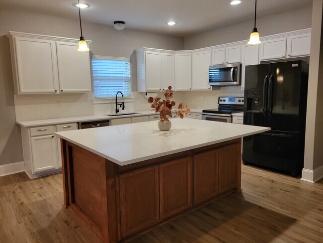 Building Photo - 40153 Maison Lafitte Blvd