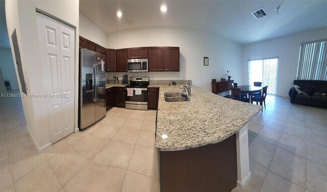 Foto del edificio - 5288 Ellery Terrace