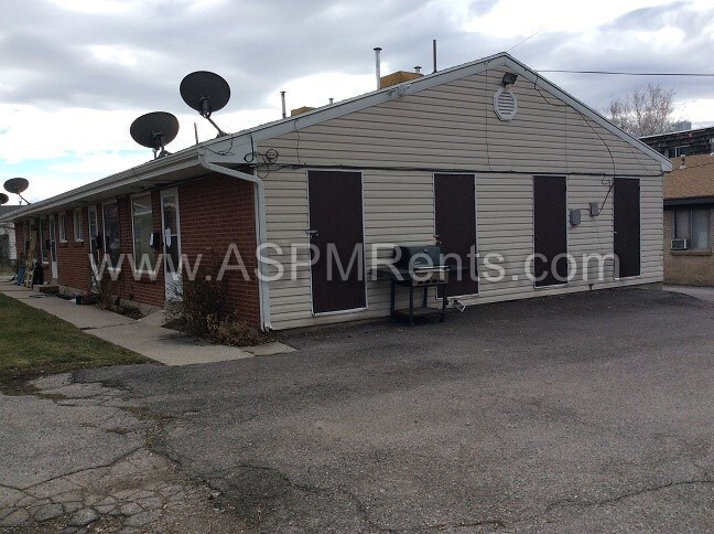 Building Photo - 457 E Warnock Ave