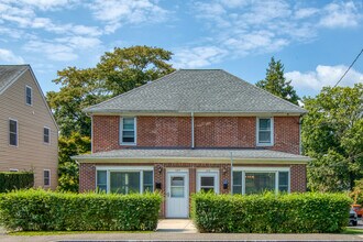 Building Photo - 126 Pemberwick Rd
