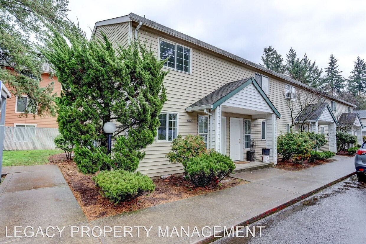Foto principal - 12810-12850 SE Sherman St
