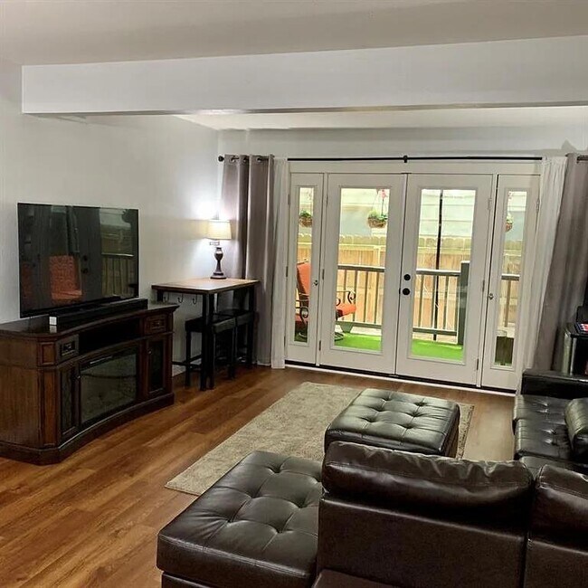 Foto del edificio - 2208 Enfield Rd