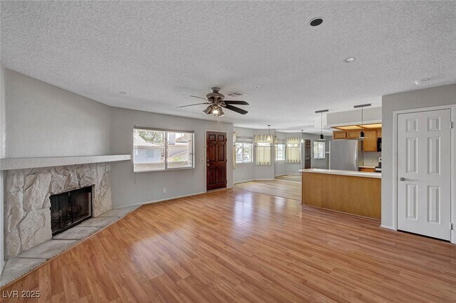 Foto del edificio - 913 Falconhead Ln