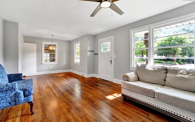 Building Photo - 34 Mayfair Ln