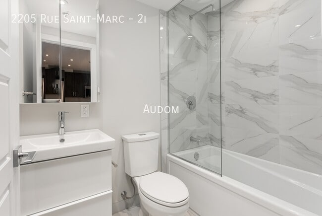 Interior Photo - Saint-Marc