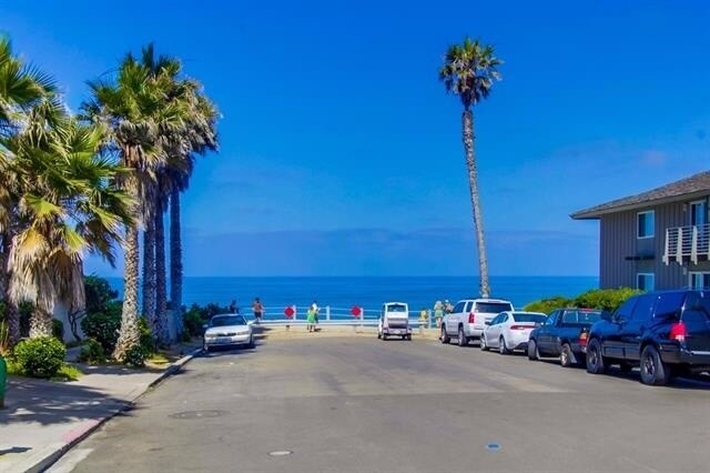 Foto del edificio - Spacious Luxurious North Pacific Beach 4BD/3BA Townhome! Right By The Water~ $7,495/mo