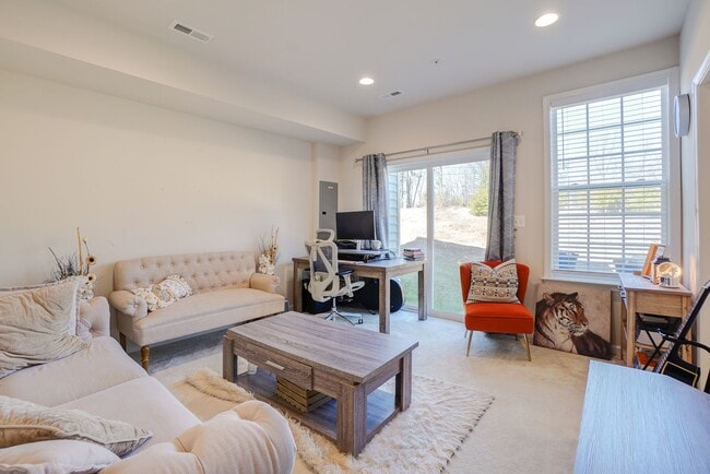 Foto del edificio - UPSCALE 3 BEDROOM 3.5 BATH HOME IS AVAILABLE NOW IN UPPER MARLBORO!