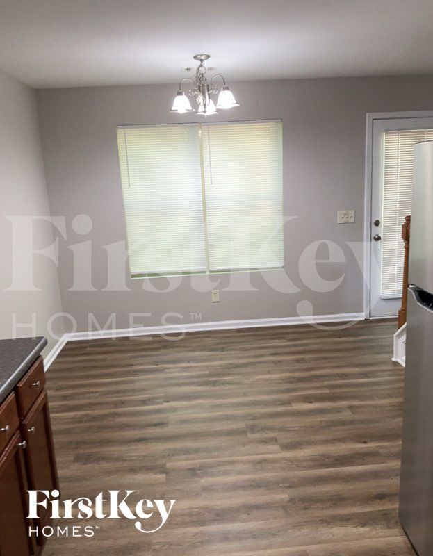 Foto del edificio - 380 Pine Tree Dr