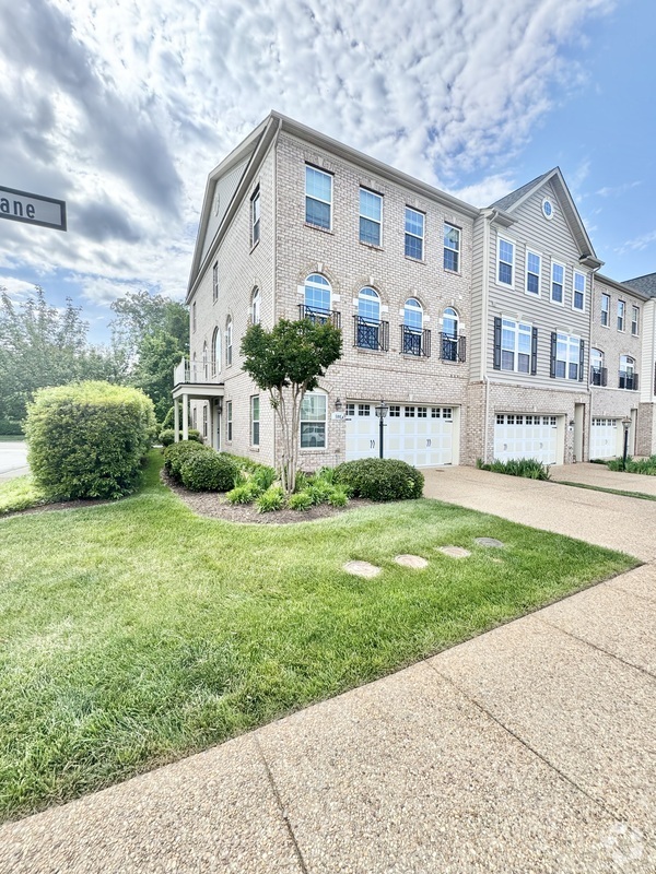 Building Photo - 500 Siena Ln
