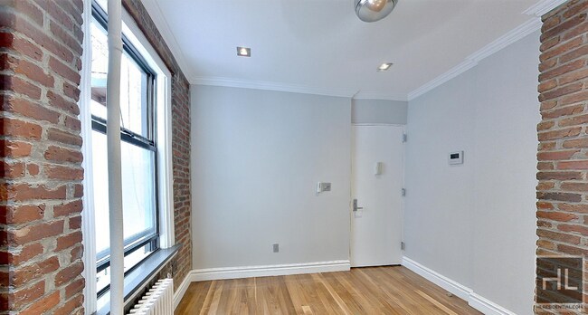 Foto del edificio - BEAUTIFUL 3 BED IN PRIME EAST VILLAGE LOCA...
