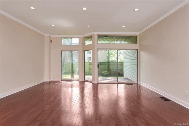 Foto del edificio - 8 Waterside Close