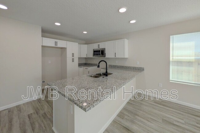 Foto del edificio - 8618 Cocoa Ave