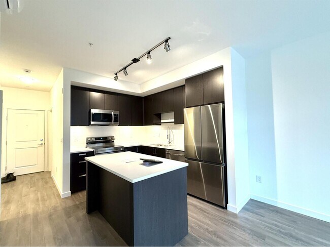 Photo du bâtiment - 15733-15785 85 Ave