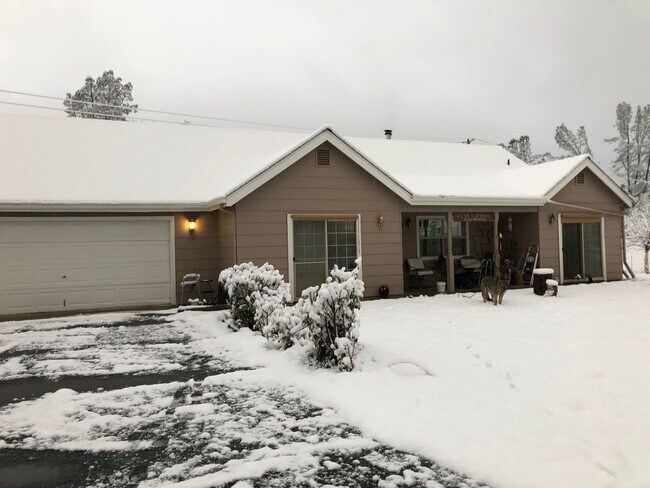 Building Photo - Charming 3BR House in Midpines