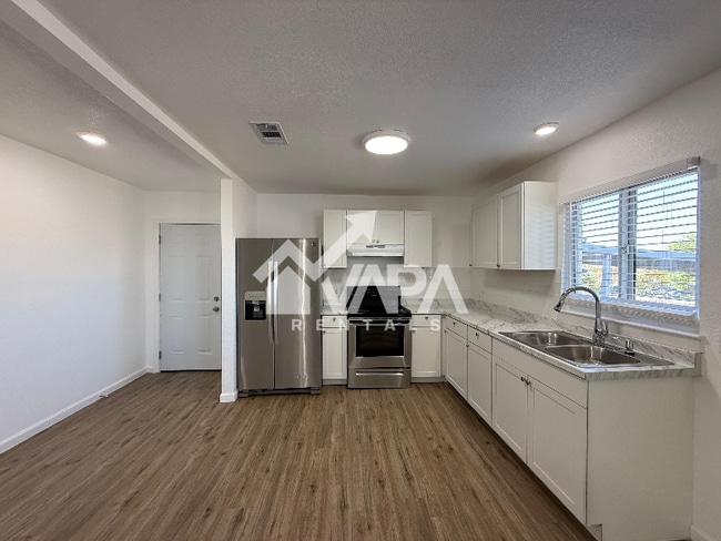 Foto del edificio - 154 Frances Jean Dr