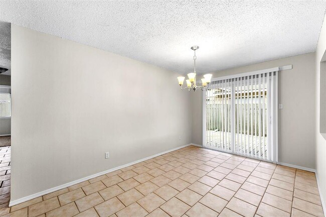 Building Photo - 2039 Wigmaker Dr