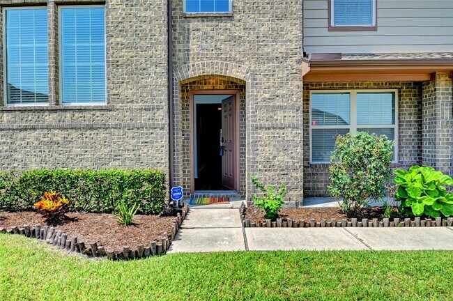 Building Photo - 9230 Mission Arbor Ln