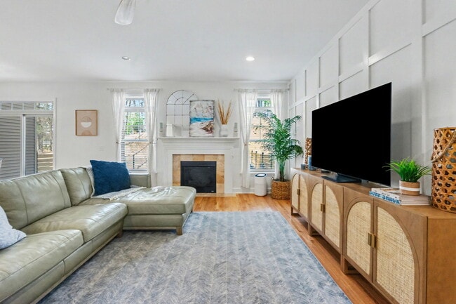 Building Photo - 4B Inglewood Dr