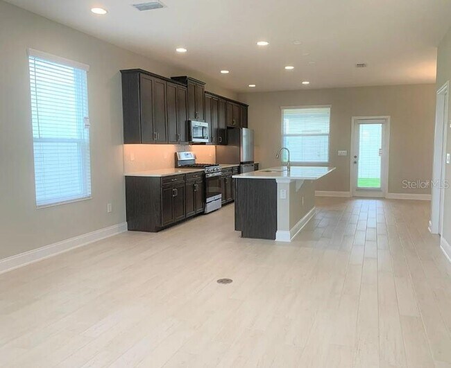 Foto del edificio - 13075 Spring Grove Way