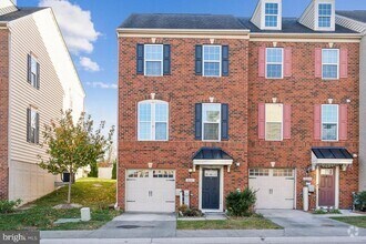 Building Photo - 3227 Clear Spring Dr