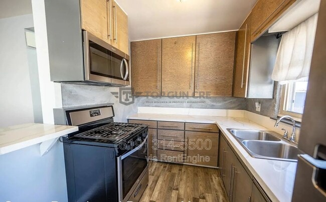 Building Photo - 4026-32 Utah St
