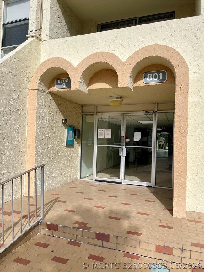 Foto del edificio - 801 Three Islands Boulevard