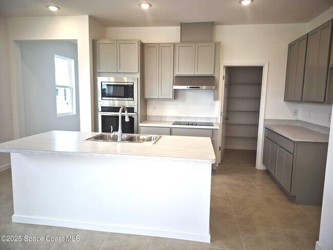 Foto del edificio - 1125 Canfield Cir