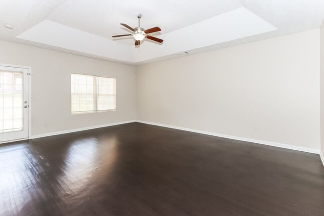 Building Photo - 304 Draba Ln