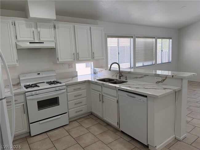 Building Photo - 5305 W Camino Del Rancho