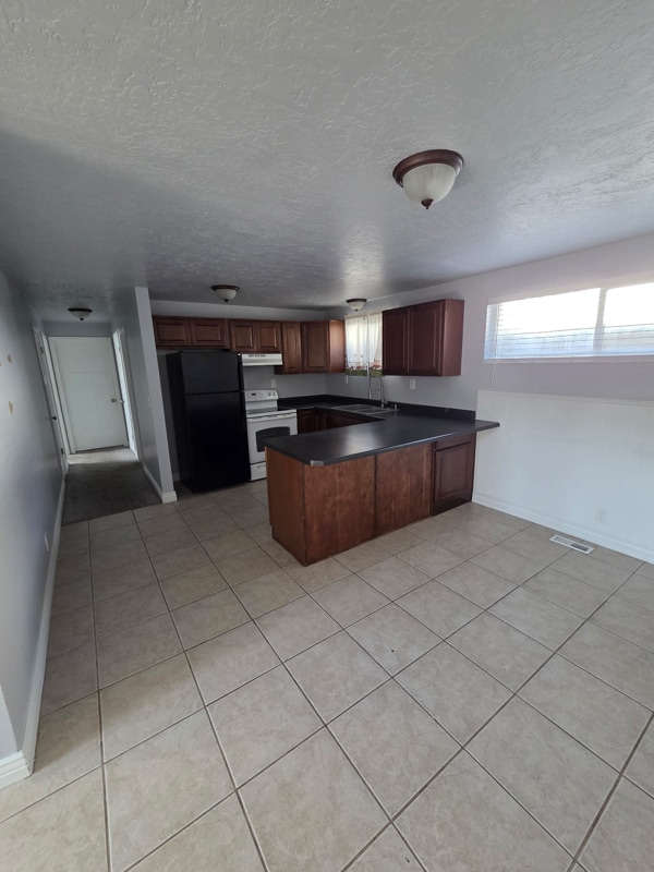 Building Photo - 1033 E 300 N St