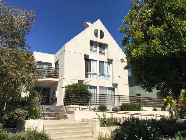 Building Photo - 937 10th St