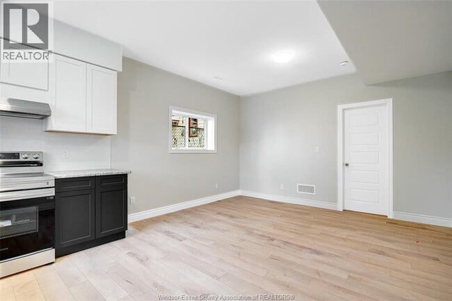 Building Photo - 907 McKay Ave