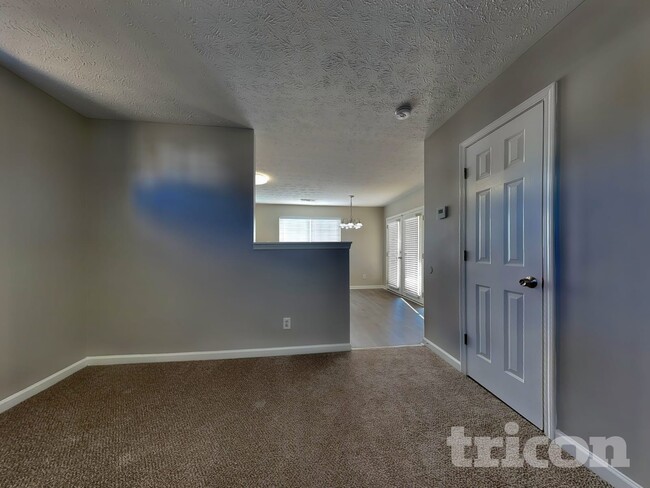 Building Photo - 242 Oak Grove Way