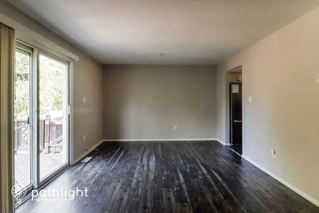 Building Photo - 8390 Discovery Pl