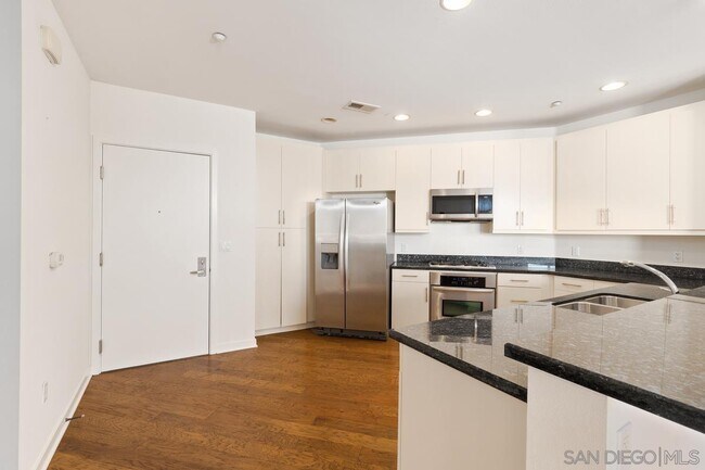 Building Photo - 3650 5th Ave