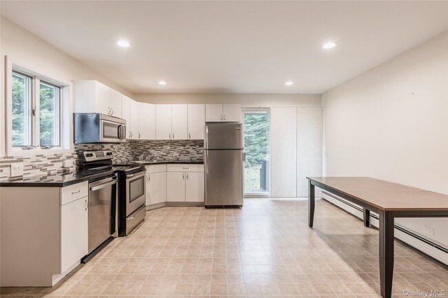 Building Photo - 4 Fenway Dr