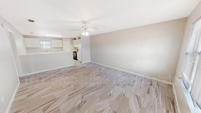 Building Photo - 9836 Risky's Ranch Dr