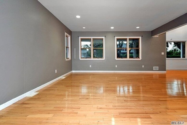 Building Photo - 340 3rd Ave