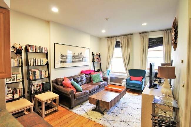 Building Photo - 320 W 77th St