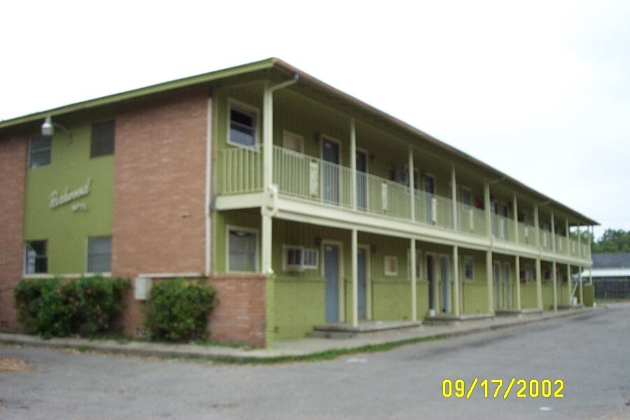 Otro - 1013-1015 Hogan Ln