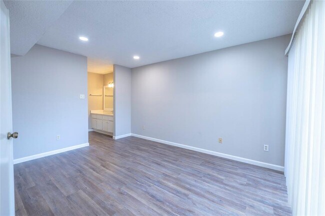 Foto del edificio - 2611 Grants Lake Blvd