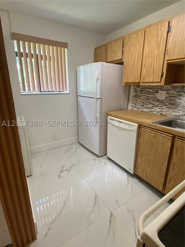 Foto del edificio - 3500 Gateway Dr