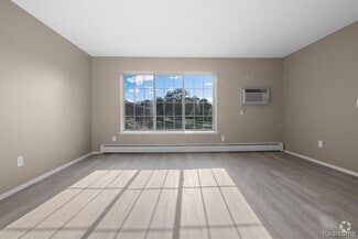 Building Photo - 436 Romeo Rd