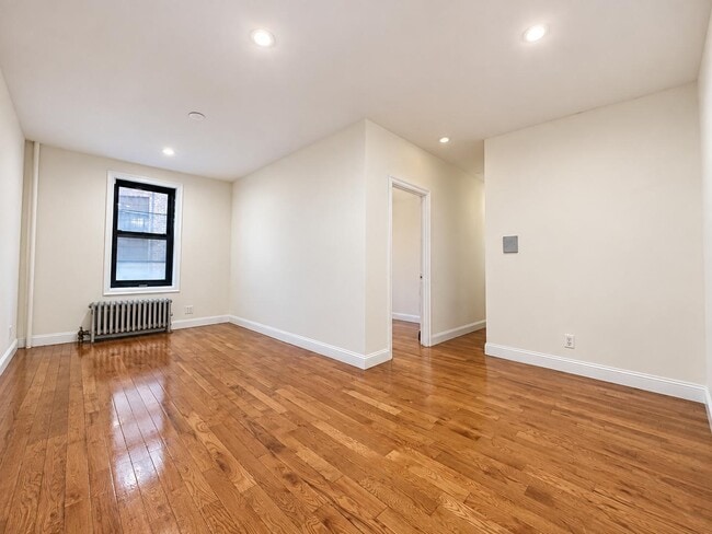 Building Photo - 30 Dongan Pl