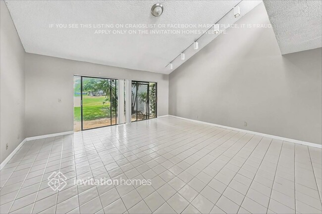 Foto del edificio - 381 Wildwood Ln E