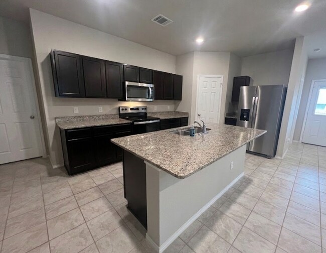 Foto del edificio - AVAILABLE JUNE 3RD!!