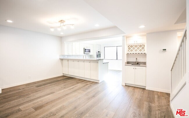 Foto del edificio - 13050 Mindanao Way